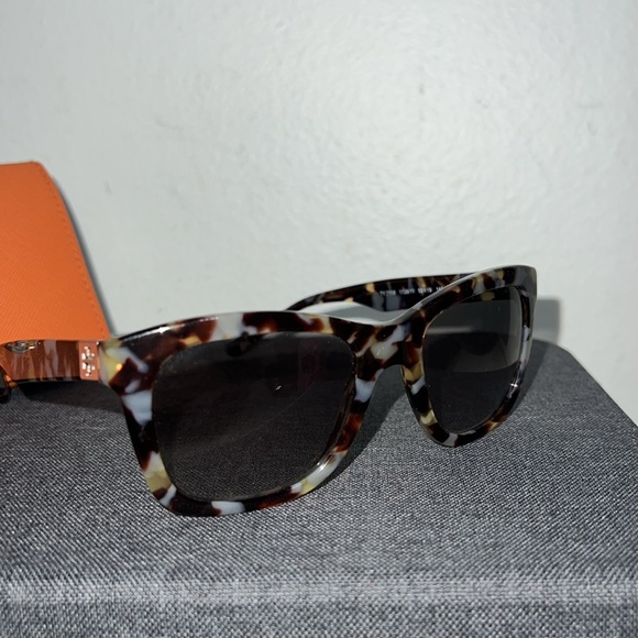 Tory Burch - Picture 2 of 4